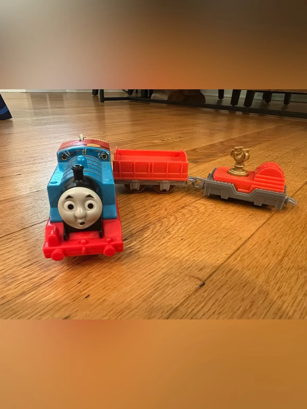 Thomas & Friends Blue Engine with Red Cargo Cart trackmaster train